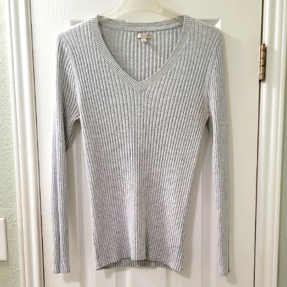 🌟Gray Ribbed V-Neck Sweater🌟